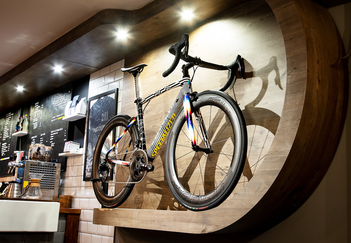 ROMANCE X FELIPE PANTONE