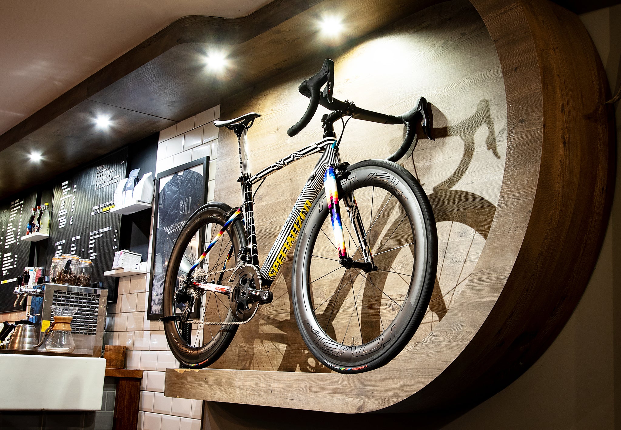 ROMANCE X FELIPE PANTONE